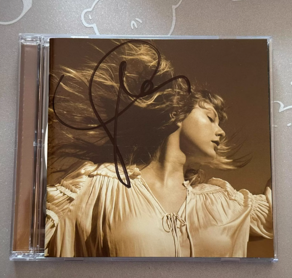 Taylor Swift – Fearless (Taylor’s Version) Signed CD Large Signature Edition