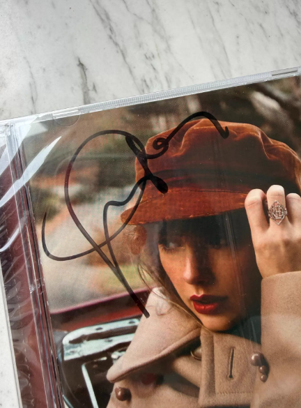 Taylor Swift – Red (Taylor’s Version) Signed CD Special Signature Edition