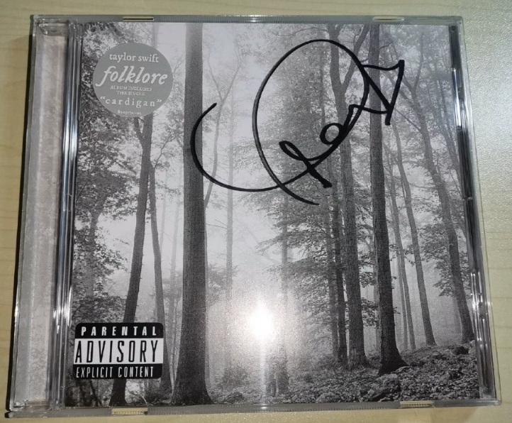 Taylor Swift – Folklore Signed CD with Folklore Bracelet Bundle