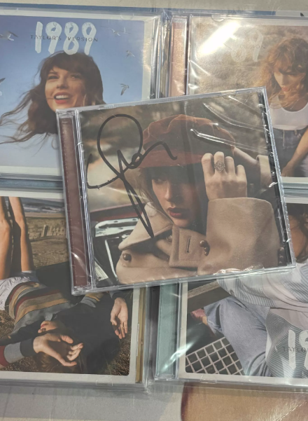 Taylor Swift – Red (Taylor’s Version) Signed CD Sealed With Original Signed Photo