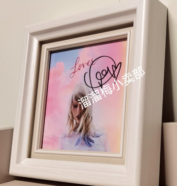 Taylor Swift – Lover Signed Booklet / Lyric Book Autograph Insert