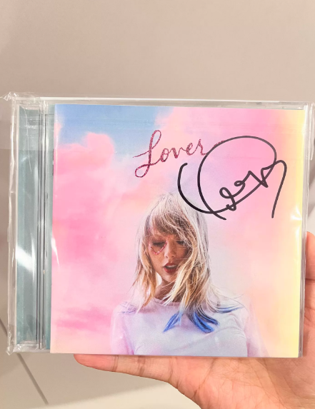 Taylor Swift – Lover Signed CD / Signed Lyric Booklet With ME! Bonus CD