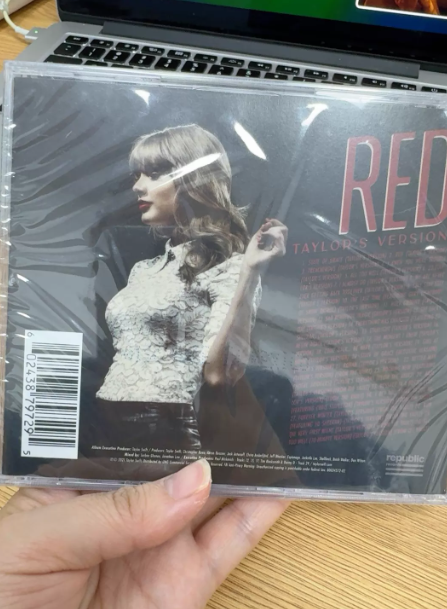 Taylor Swift – Red (Taylor’s Version) Signed CD Rare Special Signature Variant