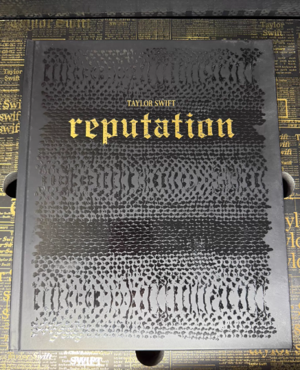Taylor Swift – Reputation Snake Skin Hardcover Magazine Book Almost Mint
