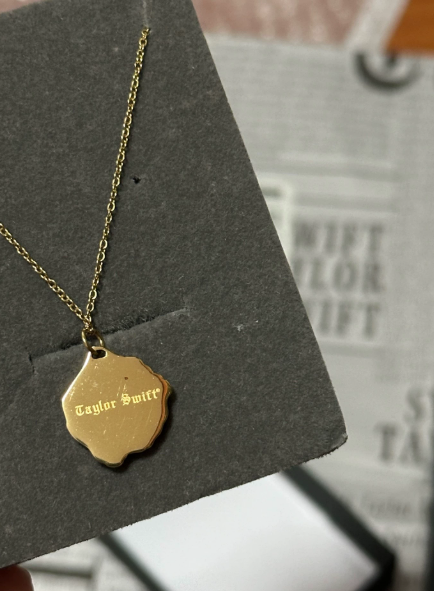 Taylor Swift – Reputation Stadium Tour Snake Necklace Official Merchandise Gold Pendant