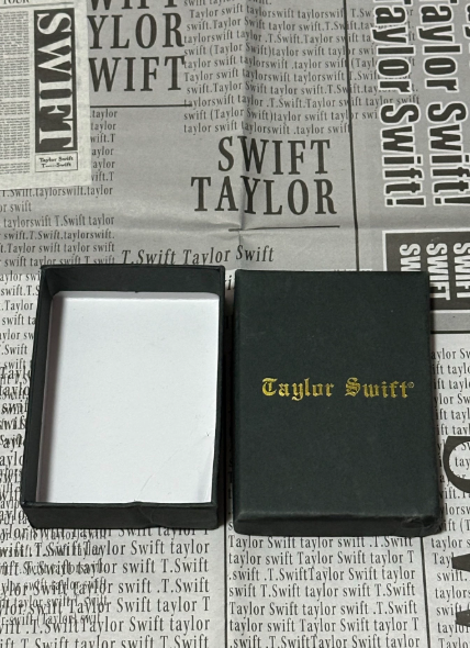Taylor Swift – Reputation Stadium Tour Snake Necklace Official Merchandise Gold Pendant