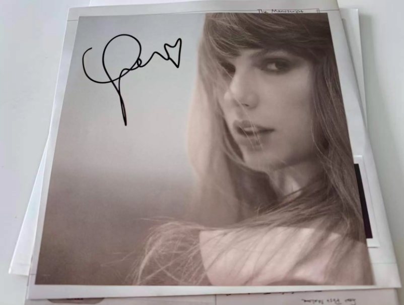 Taylor Swift – The Tortured Poets Department Signed Photo Card with Heart TTPD Vinyl Edition