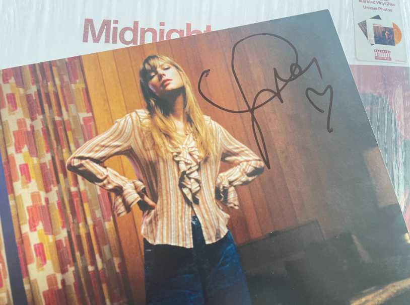 Taylor Swift – Midnights Blood Moon Signed Vinyl Heart Autograph Edition