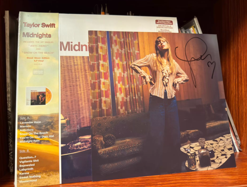 Taylor Swift – Midnights Blood Moon Signed Vinyl NM/NM
