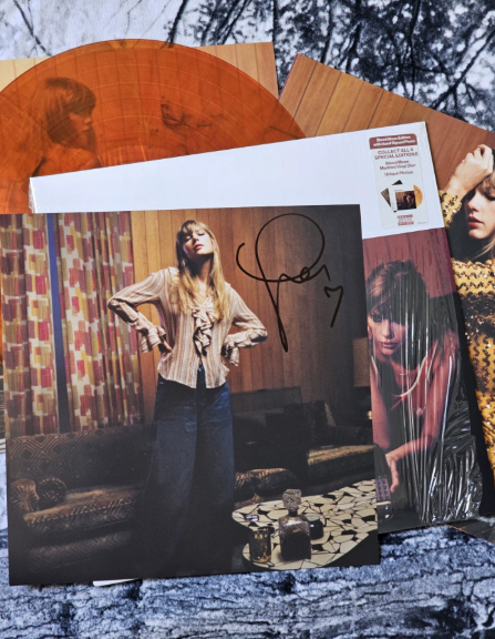 Taylor Swift – Midnights Blood Moon Signed Vinyl Heart Signature Edition