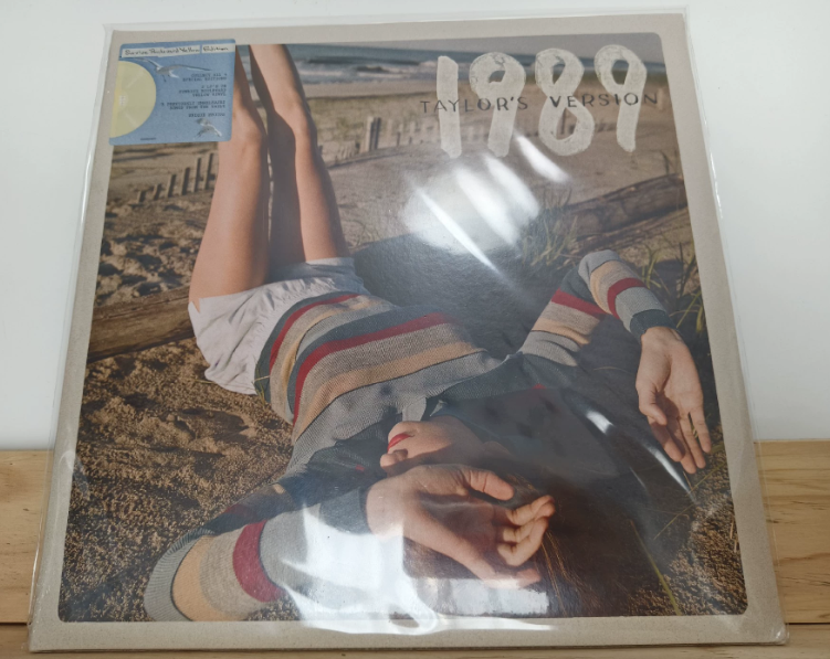 Taylor Swift – 1989 (Taylor’s Version) Sunrise Boulevard Yellow Vinyl 2LP Sealed M/NM