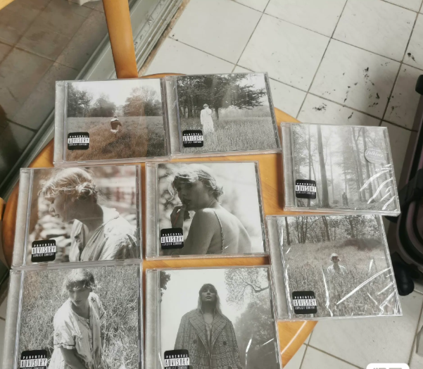 Taylor Swift – Folklore Complete 8 CD Variant Set Sealed