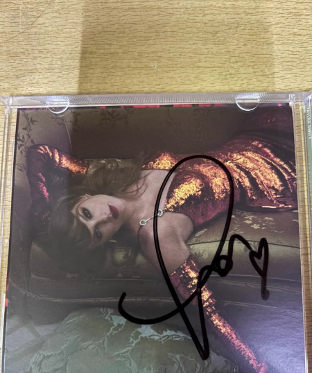 Taylor Swift – The Life Of A Showgirl Signed CD Version 2
