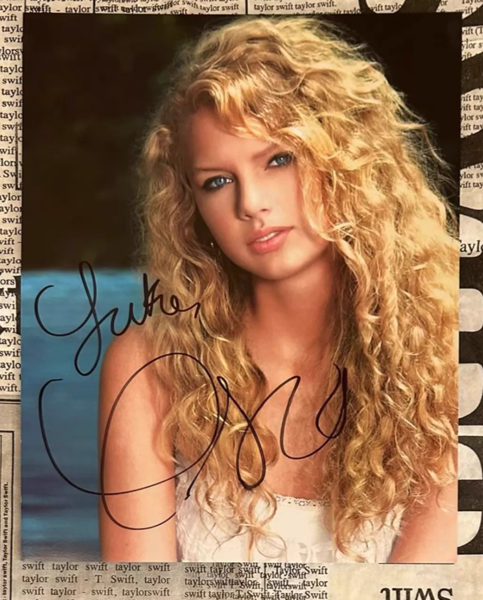 Taylor Swift Debut Era Autographed Photo (To: Luke, NM, Well Preserved)