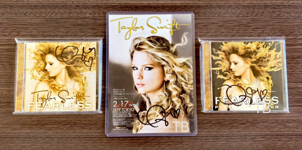 Taylor Swift Fearless Platinum Edition + Japan Tour Signed CD & Poster Set, NM
