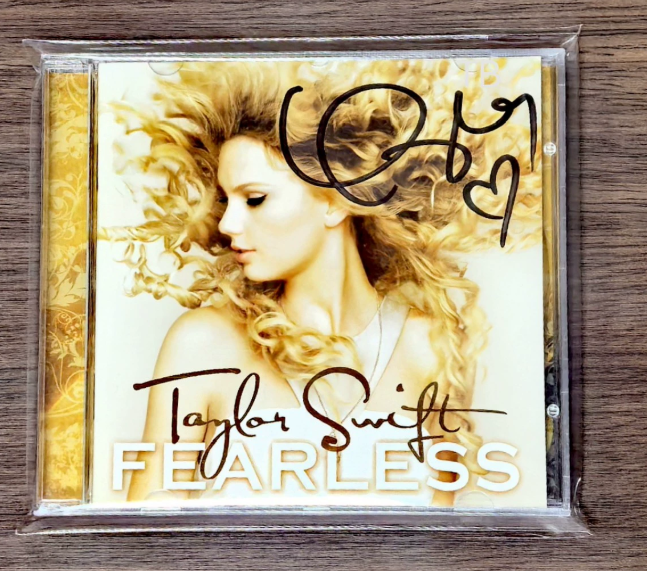 Taylor Swift Fearless Platinum Edition + Japan Tour Signed CD & Poster Set, NM