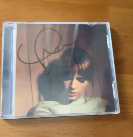 Taylor Swift – Midnights (Midnight Blue Edition) signed CD.