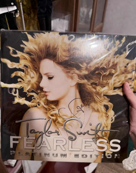 Taylor Swift – Fearless (Platinum Edition) RSD Gold Vinyl signed LP.