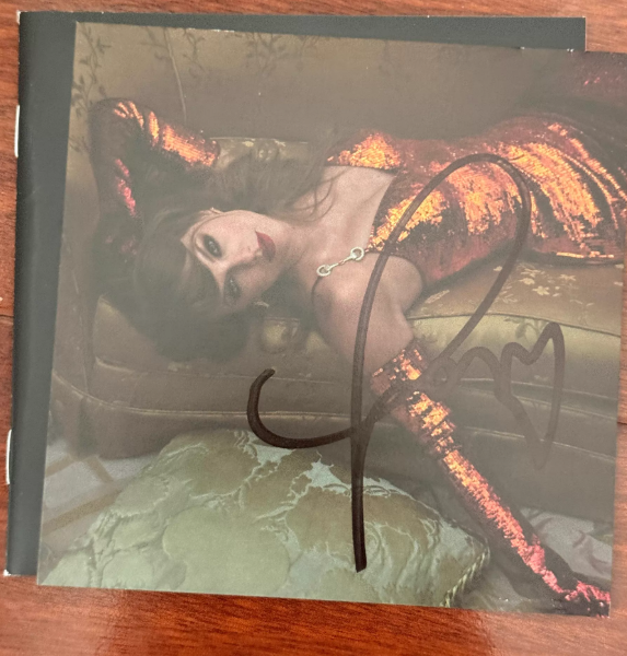 Taylor Swift – The Life of a Showgirl (TLOAS / TS12) signed CD insert card