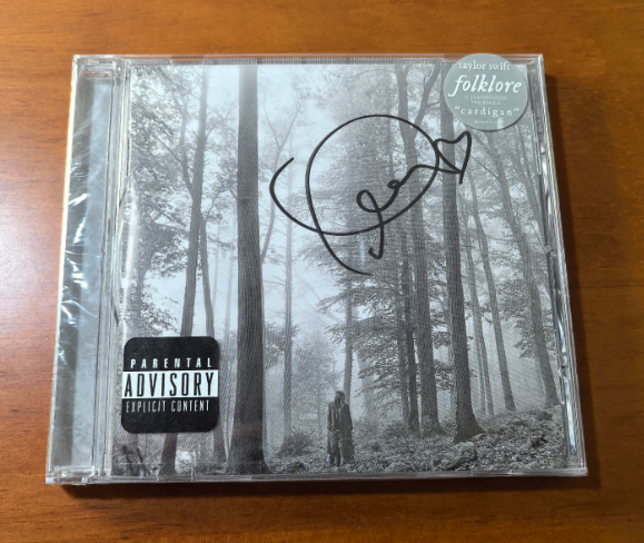 Taylor Swift - Folklore (1st Run, Autographed CD, Heart Signature