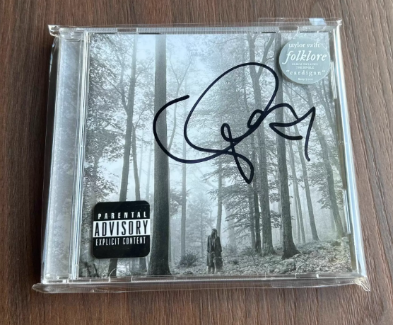 Taylor Swift - Folklore Heart Sig CD, NM