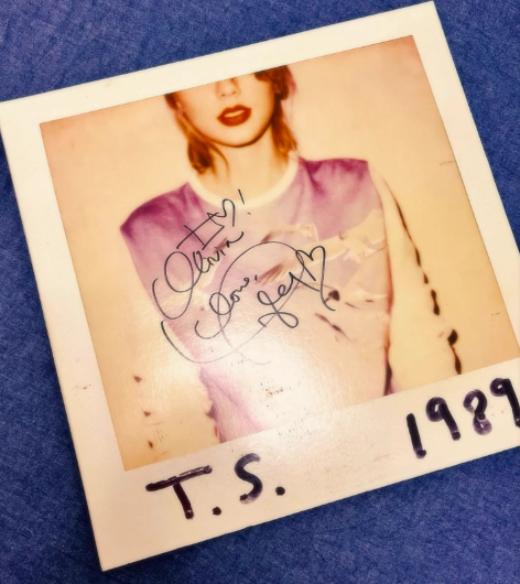 Taylor Swift – 1989 Signed Lithograph Print With Heart NM