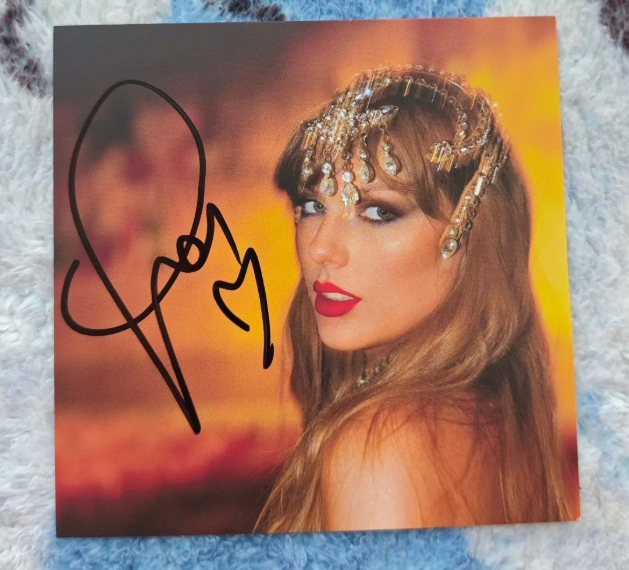Taylor Swift - The Life Of A Showgirl Signed CD Set, NM