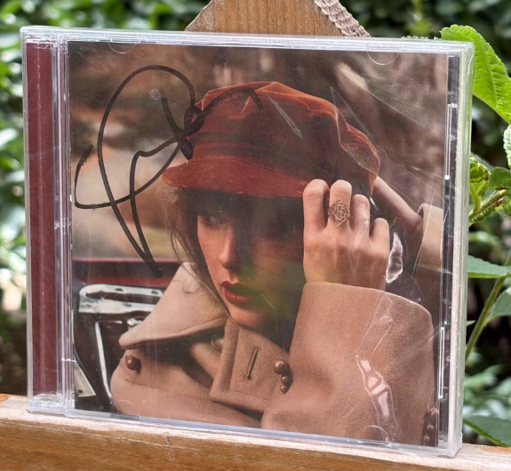 Taylor Swift - Red TV Signed CD, VG+ Sealed with Front & Back