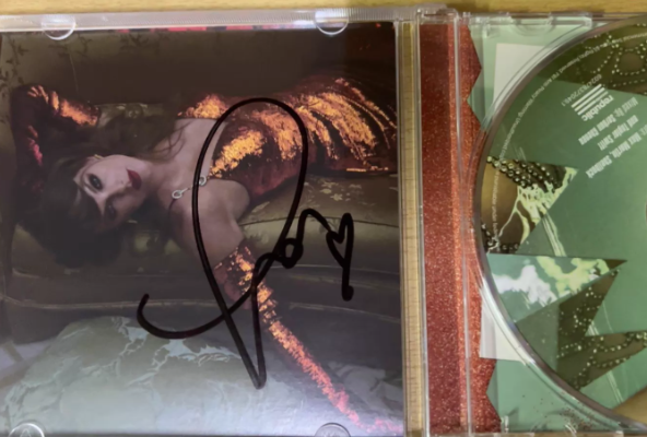 Taylor Swift - The Life Of A Showgirl Ver.2 Signed CD, VG+ – URVC