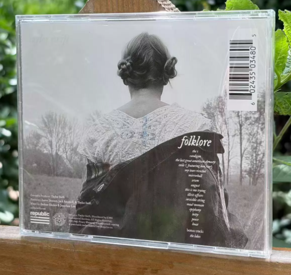 Taylor Swift folklore サイン付きCD .: 本人直筆サイン