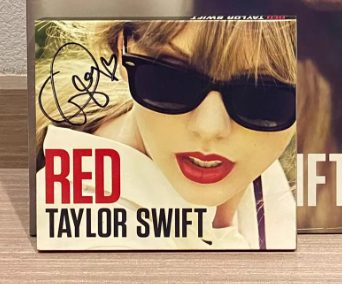 Taylor Swift – Red Hand-Signed CD Limited Edition