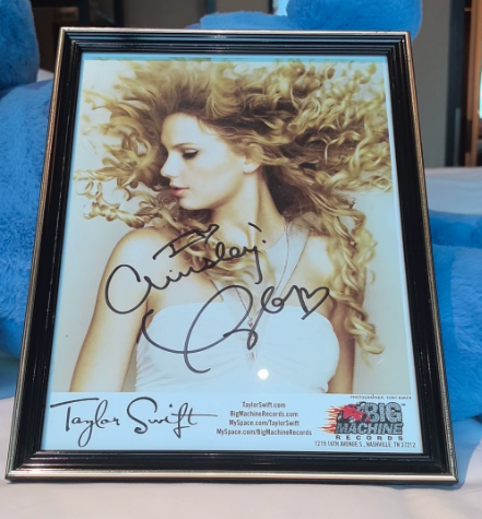 Taylor Swift – Fearless Autographed Promo Photo Framed Edition