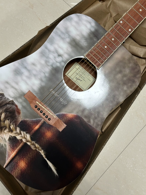 Taylor Swift – Evermore Official Acoustic Guitar Numbered Edition