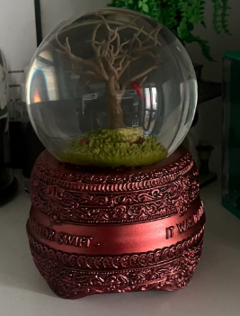 Taylor Swift – All Too Well (10 Minute Version) Snow Globe