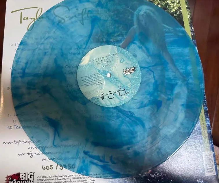 #605 Taylor Swift – Debut / RSD Blue Transparent Signed LP