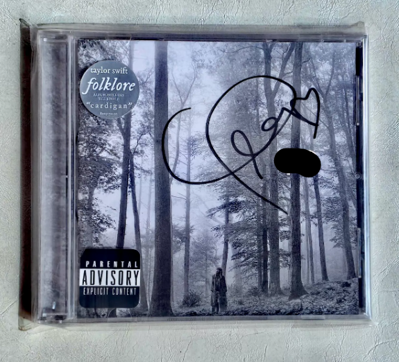 Taylor Swift – folklore + Signed Edition + CD