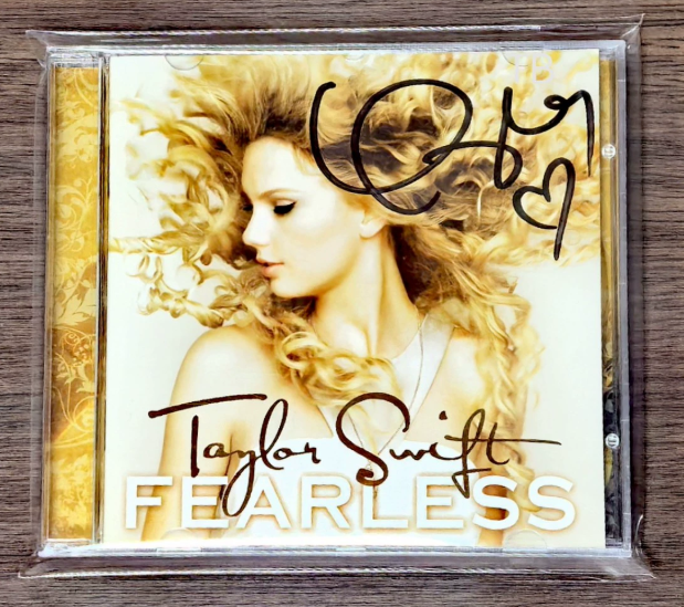 Taylor Swift – Fearless / Gold Signature Edition + CD