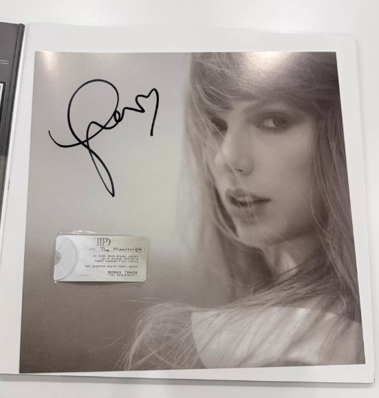 Taylor Swift – Collector Bundle + 6 Item Collection