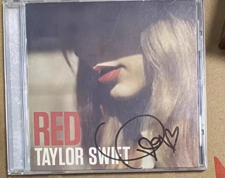 Taylor Swift – Red + Original Signed CD