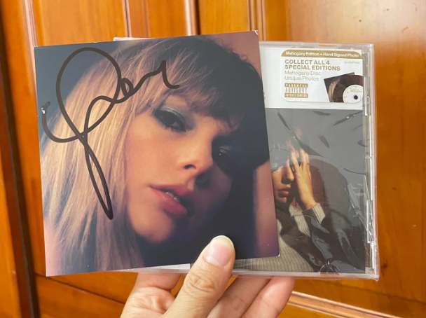 Taylor Swift – Midnights Mahogany Edition Signed CD