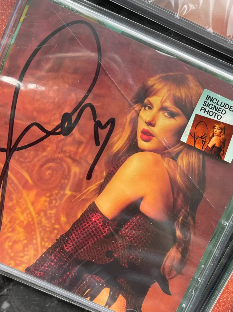 Taylor Swift – The Life Of A Showgirl Signed CD Set