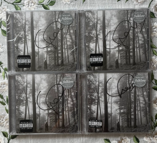 Taylor Swift – Folklore Signed CD
