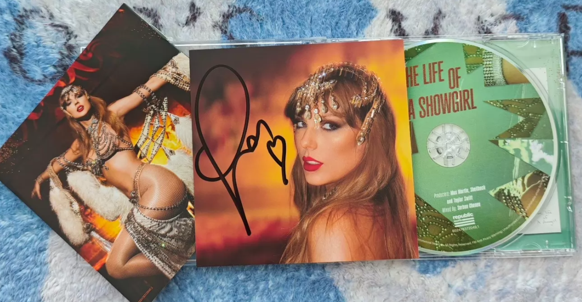Taylor Swift – The Life Of A Showgirl Signed Edition CD