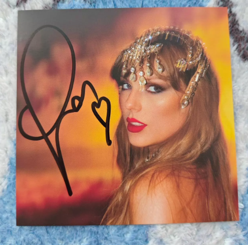 Taylor Swift – The Life Of A Showgirl Signed Edition CD