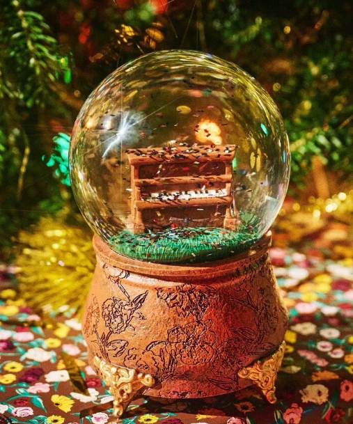 Taylor Swift – The Eras Tour Piano Snow Globe
