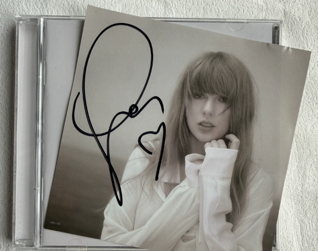 Taylor Swift – The Tortured Poets Department Signed CD (Heart Signature Edition)