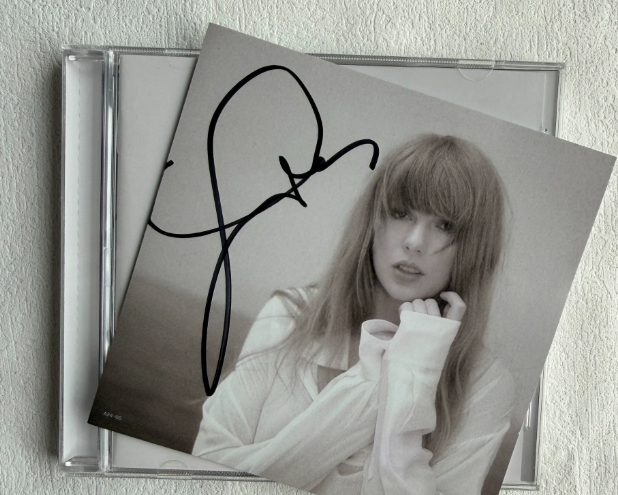 Taylor Swift – The Tortured Poets Department Signed CD (Special Signature Edition)
