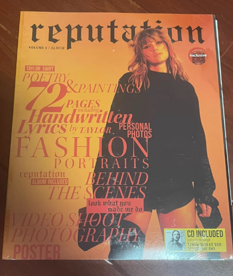 Taylor Swift – Reputation Target Exclusive Magazine Set (Volume 1 & Volume 2) + CD