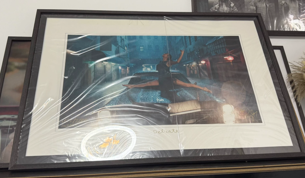 Taylor Swift – Delicate Numbered Lithograph Framed Edition