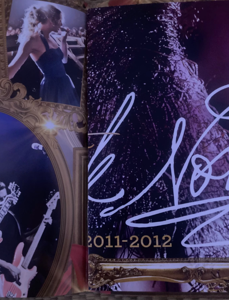 Taylor Swift – Speak Now World Tour 2011 Tour Book